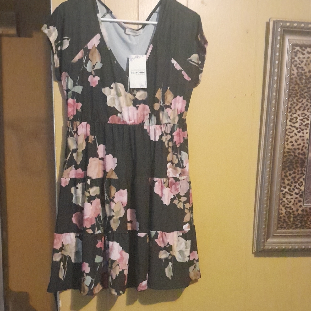 eesome Floral V-Neck Dress - Picture 1 of 1